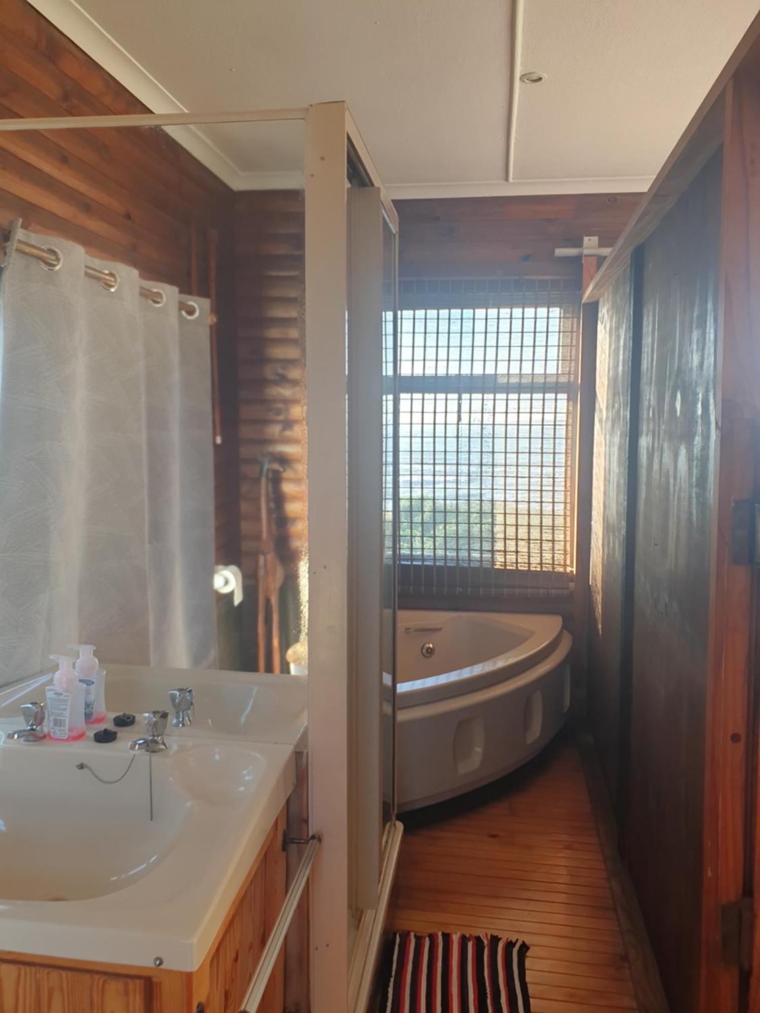 Deep Blue Guest House Amanzimtoti Exterior photo